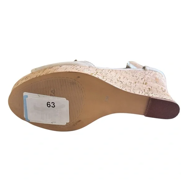 Charles By Charles David Cream Heels - Picture 5 of 7